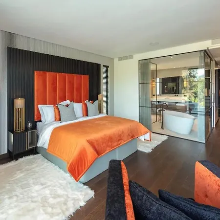 Luxury 6 Bedroom Holiday home