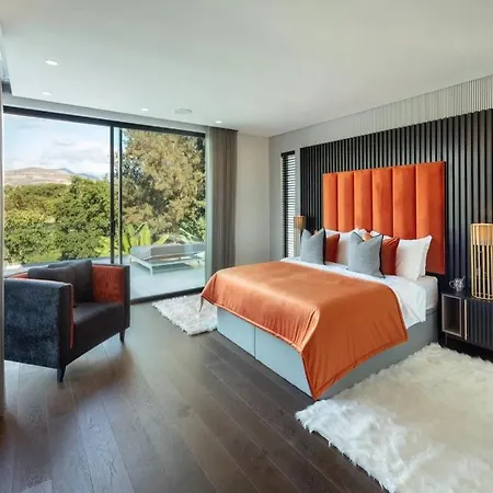 Luxury 6 Bedroom Holiday home *